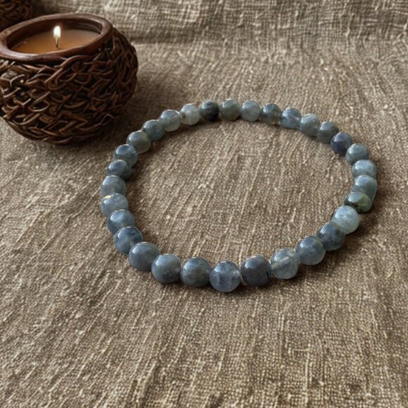 Natural Gray Labradorite Gemstone Handmade Beaded Stretch Bracelet (6MM) - Picture 4 of 9